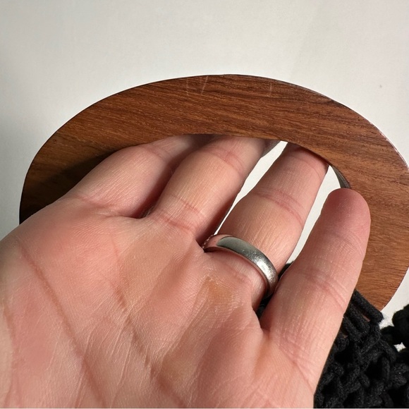 DANIELLE NICOLE | Black Macrame Crochet Crossbody Boho Bag With Wood Handles - Picture 7 of 14